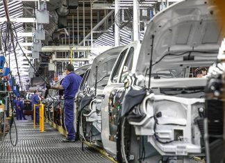 La producción automotriz siguió en caída durante febrero y se contrajo un 30% interanual