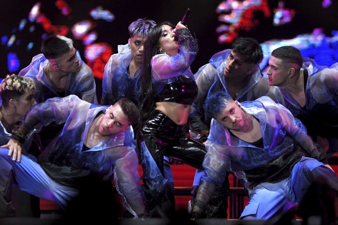 19-03-2023_maria_becerra_se_presento_en