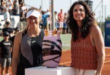 Tenis: Solana Sierra, la número 1 de Argentina, salió campeona en Mallorca y Gabriela Sabatini le entregó el trofeo