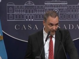 Tensa conferencia de prensa del jefe de Gabinete, donde se negó a contestar sobre sus viajes y propiedades no declaradas