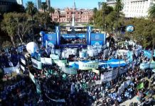 La CGT marchó a Plaza de Mayo por el Día del Trabajador, en homenaje al papa Francisco y contra la reforma laboral