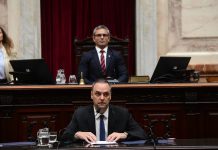 Adorni no dio explicaciones sobre sus escándalos ante el Congreso, declaró que no va a renunciar y que no cometió “ningún delito”