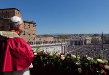 Urbi et Orbi, el Papa: Que callen las armas y cambien los corazones