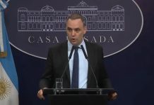 Adorni volvió a dar una conferencia de prensa, no quiso responder sobre denuncias de sobresueldos y le saltó otro escándalo